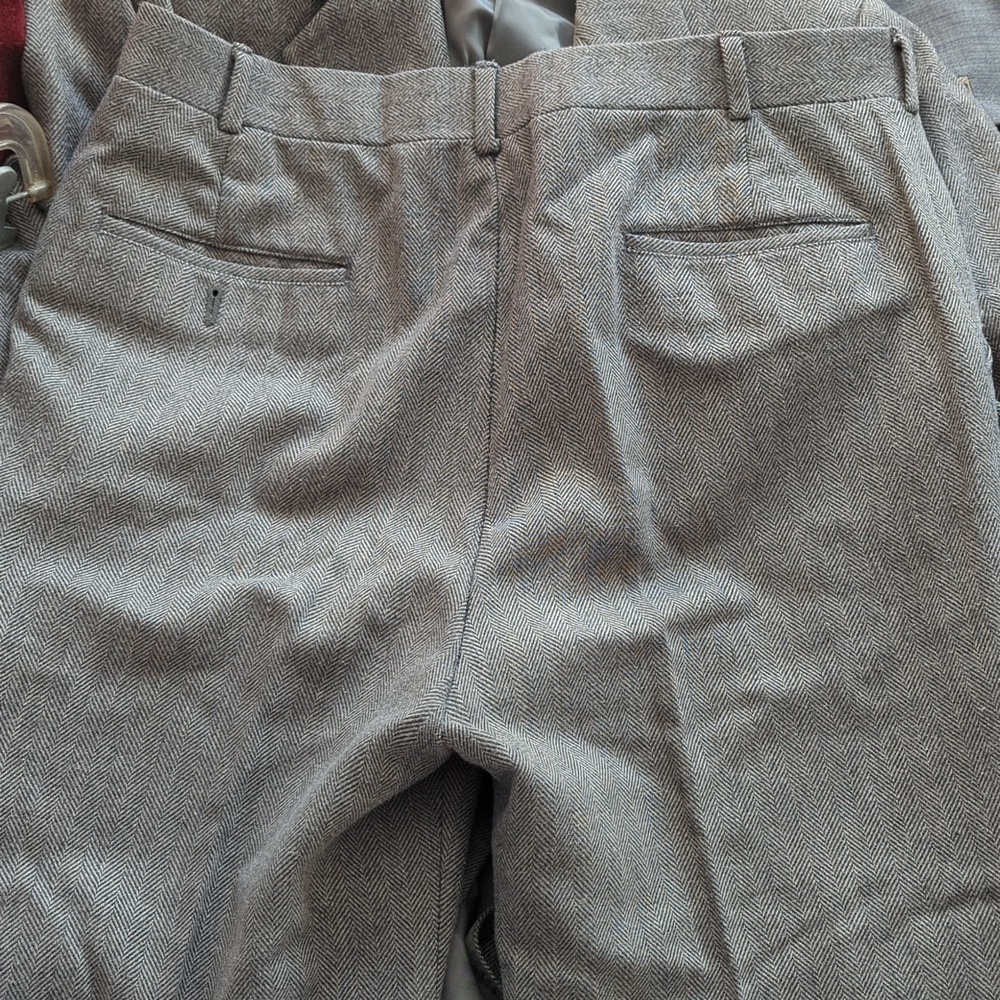 Mens 2 Pc Herringbone Suit - Picture 11 of 15